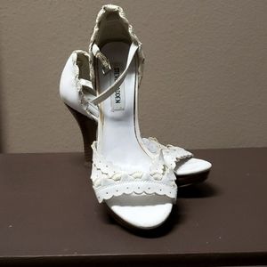 Steve Madden shoes white size 6